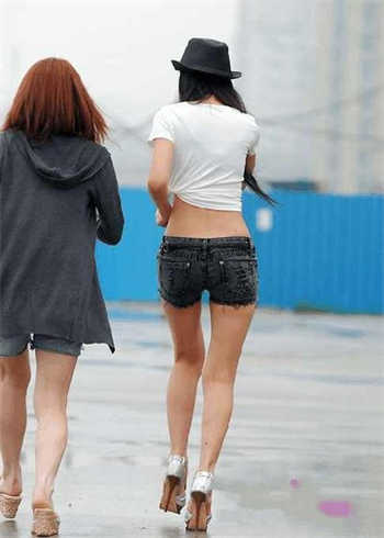 七月妖简凝