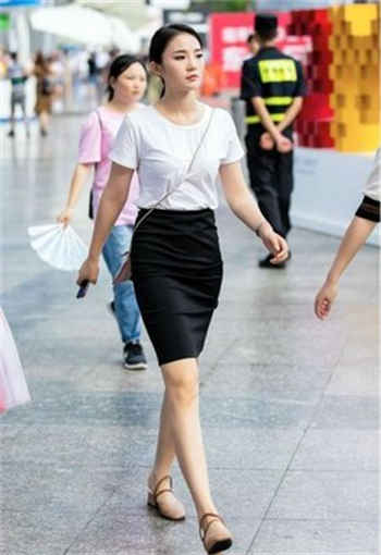 一名中学生约50