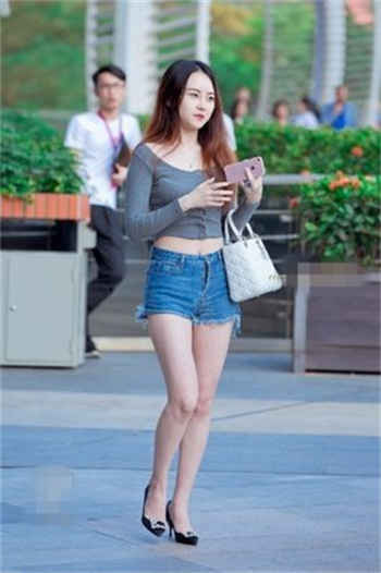 跪着被男友打耳光脸肿