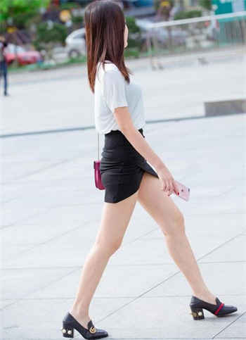 妇女风韵饱满照图片