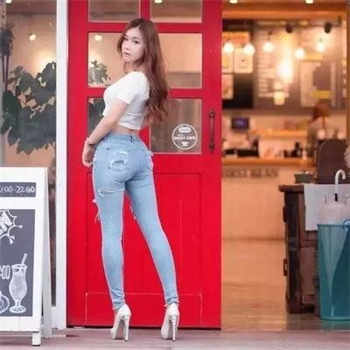 女学生们的隐秘兼职剧情
