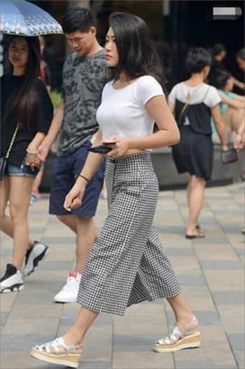 国产一卡2卡3卡4卡国色