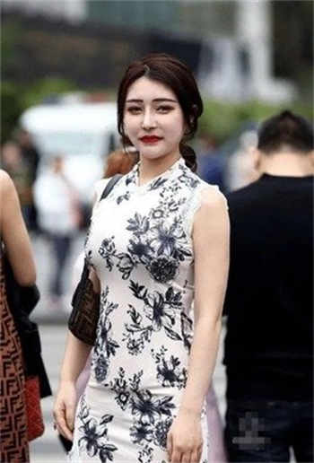 国民男神是女士恶魔住隔壁